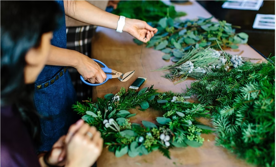 FESTIVE WREATH MAKING