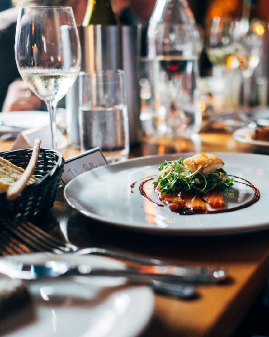 2 PEOPLE, WINE & DINE IN HAYCOCK KITCHEN BRASSERIE, 3-Course unlimited choice, £35 wine allowance + tea/coffee + OVERNIGHT STAY (effectively FREE STAYOVER)!! Save £241.00