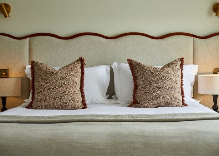 Midweek Bed and Breakfast (Feature Room)