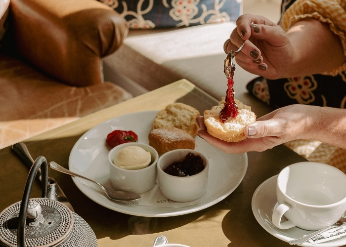 Cream tea for one