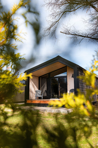 La Virée des couleurs                                                                                      2 nuits en mini-chalet • Accès illimité à la station thermale • Pour 2 personnes, seulement 535$ tx incluses, valeur de plus  805$