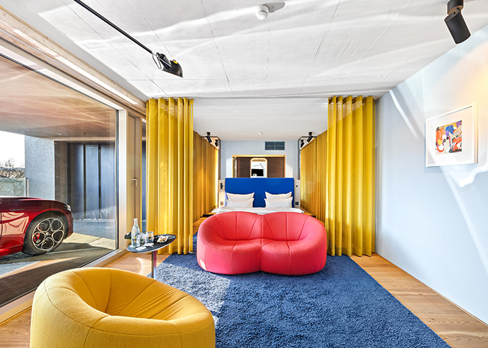 Wertgutschein b'mine Düsseldorf mit Zimmermotiv CarLoft