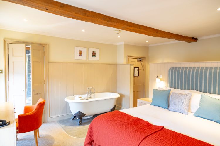 A Splendid Overnight Stay On The Coast