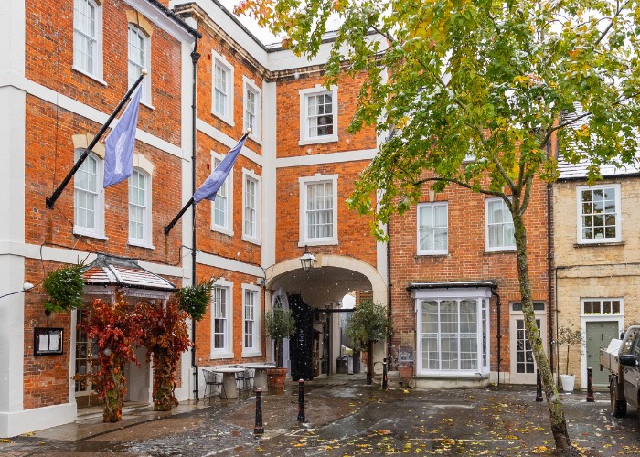 Weekend Bed and Breakfast (Two nights in a Woodstock Room)